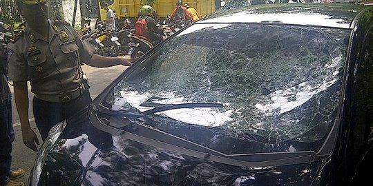 Jazz yang ugal-ugalan di Bandung, tabrak 3 mobil dan 2 motor