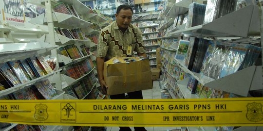 Kapolsek Tamansari ancam tutup lapak penjual DVD porno di Glodok