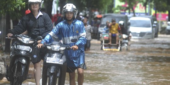 Tips dari montir buat pemotor biar tak mogok saat kebanjiran