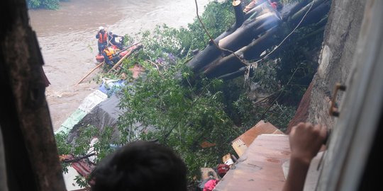 Rapat soal banjir, Jokowi tagih perkembangan sodetan Ciliwung