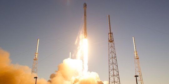 Pantau badai matahari, AS luncurkan Falcon 9 sejauh 1,6 juta Km