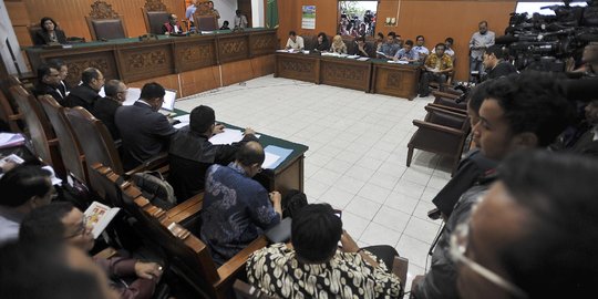 Kubu Komjen BG heran, ada penyidik KPK bukan sarjana hukum