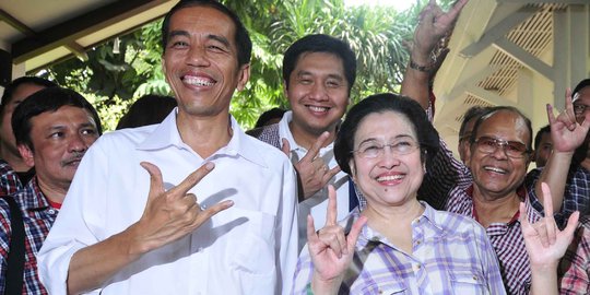 'Secara politik, Jokowi akan lemah jika menjauh dari PDIP'