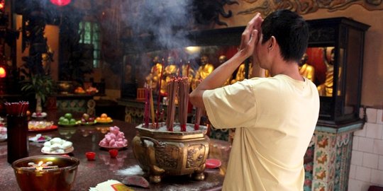 Umat Tri Darma gelar upacara antarkan dewa di Klenteng Eng An Kiong