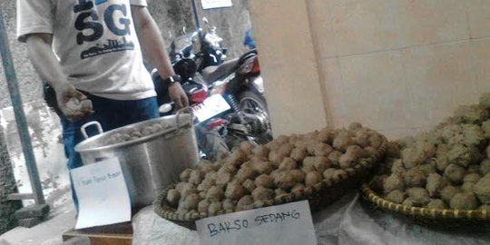 Polisi gerebek pabrik rumahan bakso celeng di Bandung