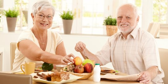 Makanan terasa hambar saat usia menua?