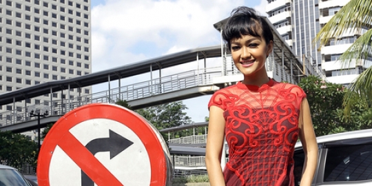 Ngebut cari duit, Julia Perez rilis single dan buka restoran