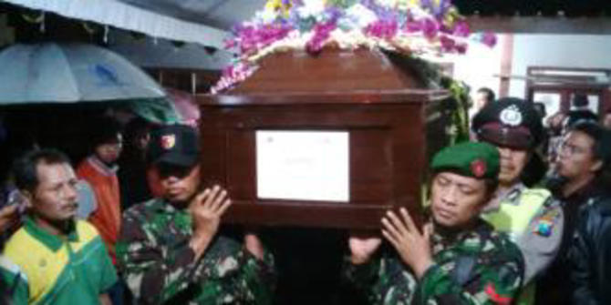 3 Dari 10 peti jenazah korban AirAsia dikenali satu nama