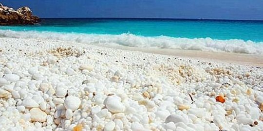 Saliara, pesona pantai berpasir pualam putih di Yunani