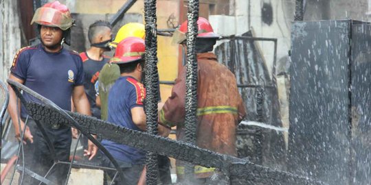 Rumah makan Ayam Penyet Medan ludes diamuk si jago merah