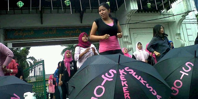 Tolak kekerasan seksual, aktivis perempuan Medan menari di jalan