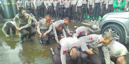 Polisi langsung sujud syukur praperadilan Komjen Budi dikabulkan