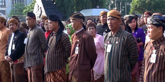 Lestarikan budaya, PNS Jateng diwajibkan berpakaian adat