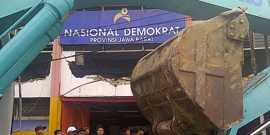 Berdiri di atas lahan Pemkot, kantor NasDem Bandung dibongkar Pol PP