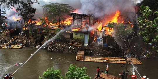 Selain 1 orang tewas, istri Senin pemilik rumah alami luka bakar