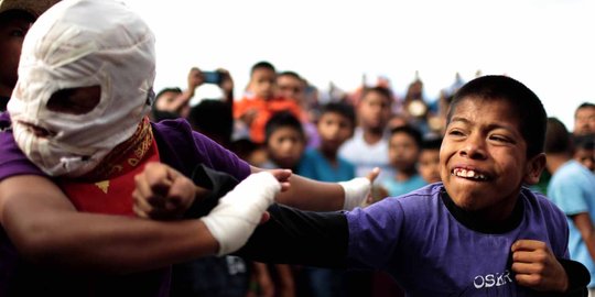 Serunya Xochimilcas, tradisi ajarkan anak hingga wanita bertarung