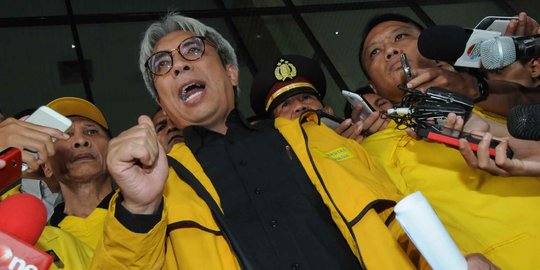 Berjaket kuning, alumni dan mahasiswa UI gelar aksi Save KPK