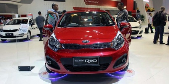 saat segmen hatchback turun, penjualan KIA Rio justru naik 8 persen