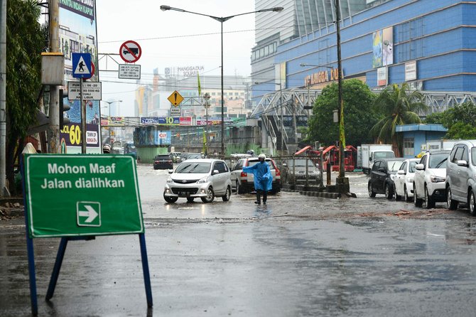 banjir jalan gunung sahari