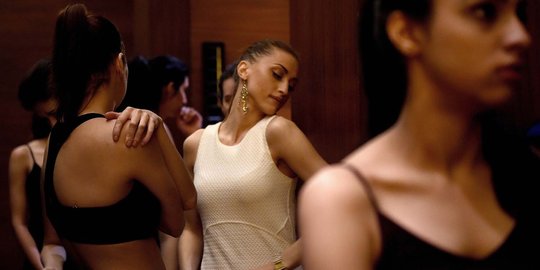 Mengintip kesibukan wanita seksi India ikuti audisi model fashion