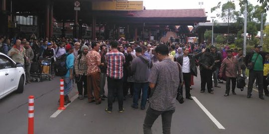 Polisi emosi penumpang Lion blokir jalan: Sikat, perintah Kapolda!