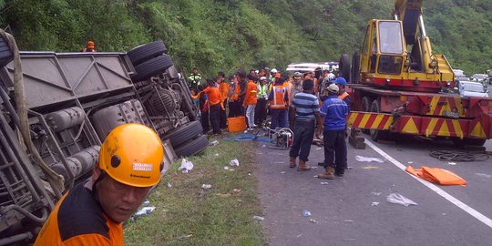 Saat kecelakaan, penumpang bus panik dan teriak Allahu akbar