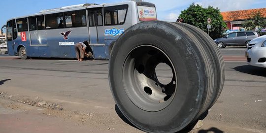 Demi angkut penumpang bus reot Transjakarta dipertahankan