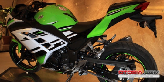 Biker tagih power lebih, Ninja 300 pun masuk Indonesia