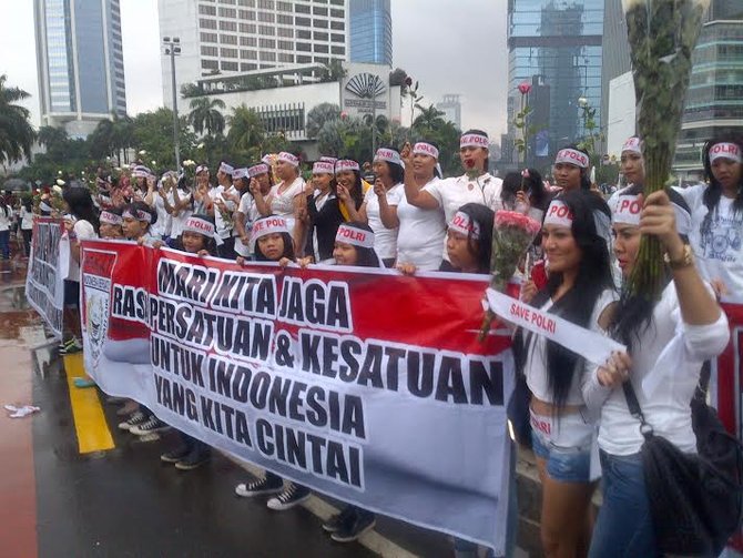 dukung komjen budi gunawan cewek cewek bagi bagi mawar di hi