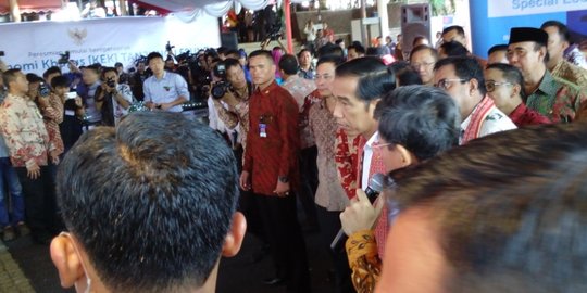 Blusukan ke Banten, Jokowi dikawal 2 pesawat tempur F16
