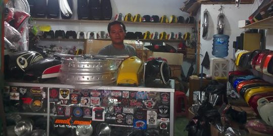 Lapak suku cadang motor antik jadi langganan bikers Kalimantan