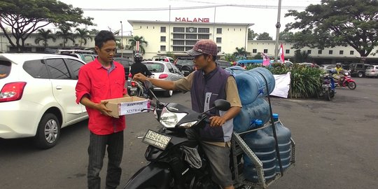 Mahasiswa di Malang galang 'Coin For Australia' di 5 lokasi