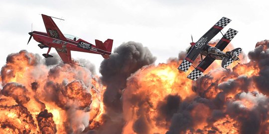 Aksi memukau pesawat akrobatik di Australia International Airshow