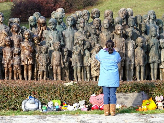 tugu peringatan untuk 82 bocah lidice