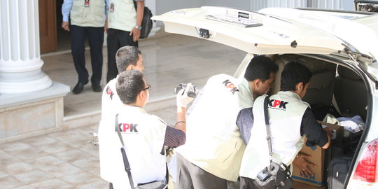 Empat tahun menggantung, KPK tahan dua tersangka suap TEL