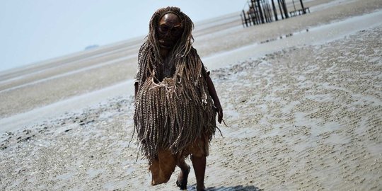 Mengintip ritual puja roh laut dari Suku Mah Meri