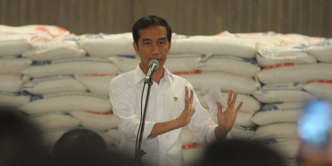 Ibu-ibu kesal harga beras naik terus, bandingkan SBY 