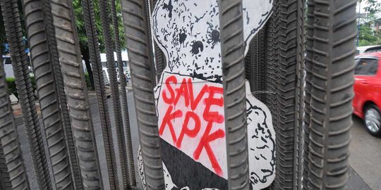 Poster 'Save KPK' hiasi jalanan Ibu Kota