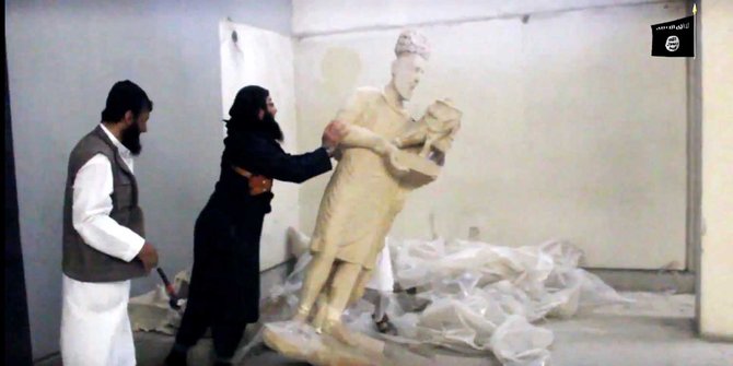 Begini aksi radikal ISIS hancurkan patung kuno di Museum Mosul