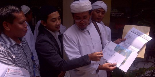  FPI  polisikan Puteri Indonesia karena pakai kaos  gambar  