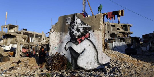 Grafiti terbaru karya Banksy hiasi reruntuhan bangunan di Gaza