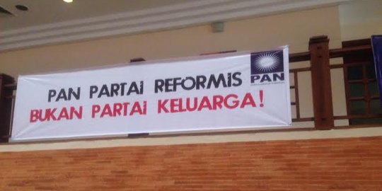 Spanduk sindir Zulkifli: PAN partai reformis, bukan partai keluarga!
