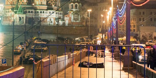Di jembatan ini pemimpin oposisi Rusia Boris Nemtsov tewas ditembak