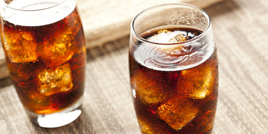 Tak hanya picu obesitas, minuman bersoda juga sebabkan kanker