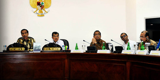 Gelar ratas, Jokowi bahas rumah rakyat, beras, hingga rupiah