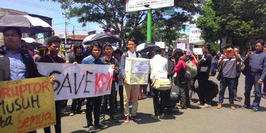 Massa antikorupsi di Malang tagih janji Jokowi berantas koruptor