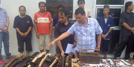 Kebun kerap diserang celeng, 4 warga di Banyuasin produksi senpi