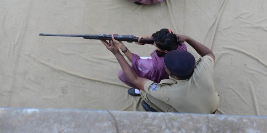 Maraknya pemerkosaan, gadis-gadis ABG di India dilatih menembak