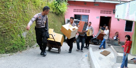 Polisi gerebek Kampung Kubur, puluhan mesin judi disita