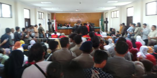 Atut jadi saksi sidang dana hibah, PN Serang disesaki pendukung